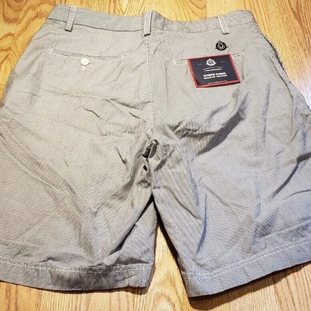 Roundtree & York Men's Chino Shorts  Size: 34  Classic Fit  Flat Front  Stripe